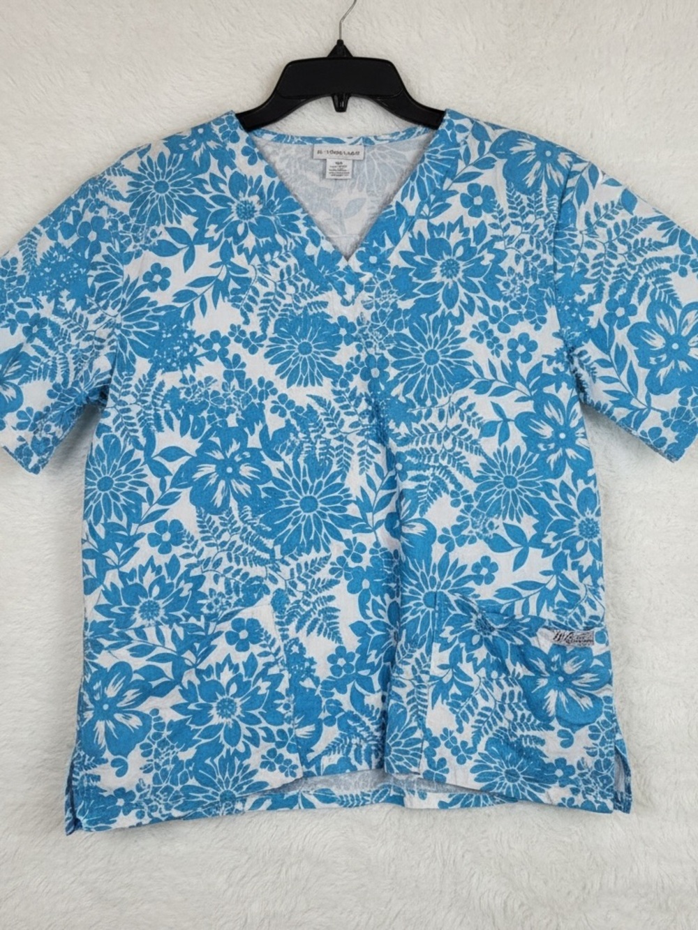 Blue Floral V-neck Medical Scrub Top Nursing Wear medium blue and white size M